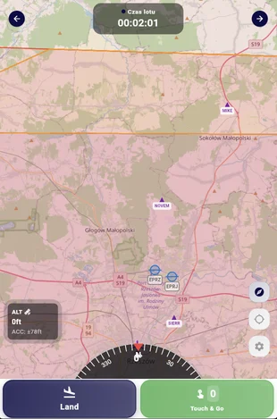 Rzeczywisty ekran aplikacji mobilnej Flydesk z mapą i zapisem lotu